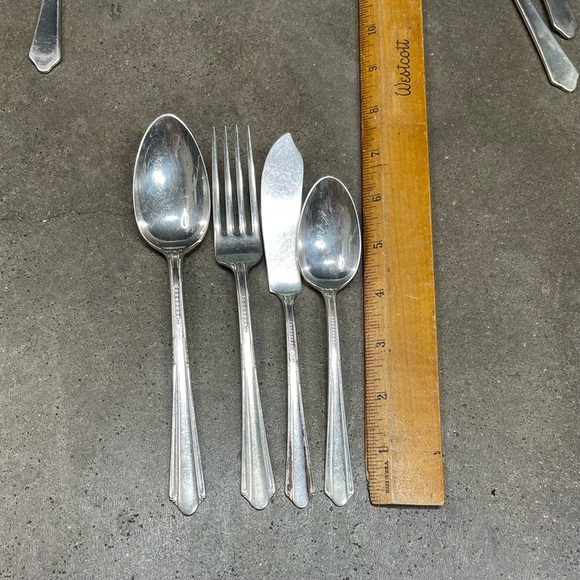 Vintage 1939 Holmes & Edwards Silverplate Inlaid Flatware Set Art Deco - Picture 9 of 11